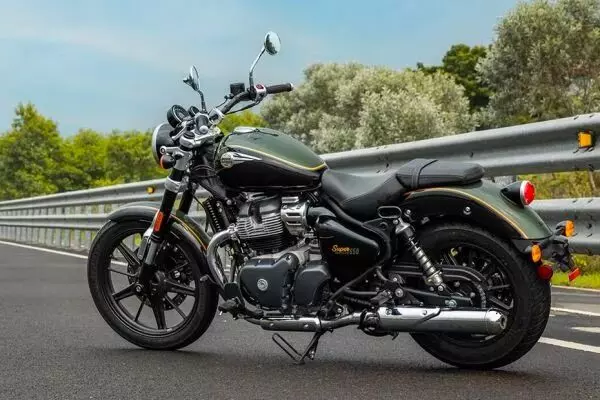 Royal Enfield ने Super Meteor-650 बाईकची किंमत वाढवली...