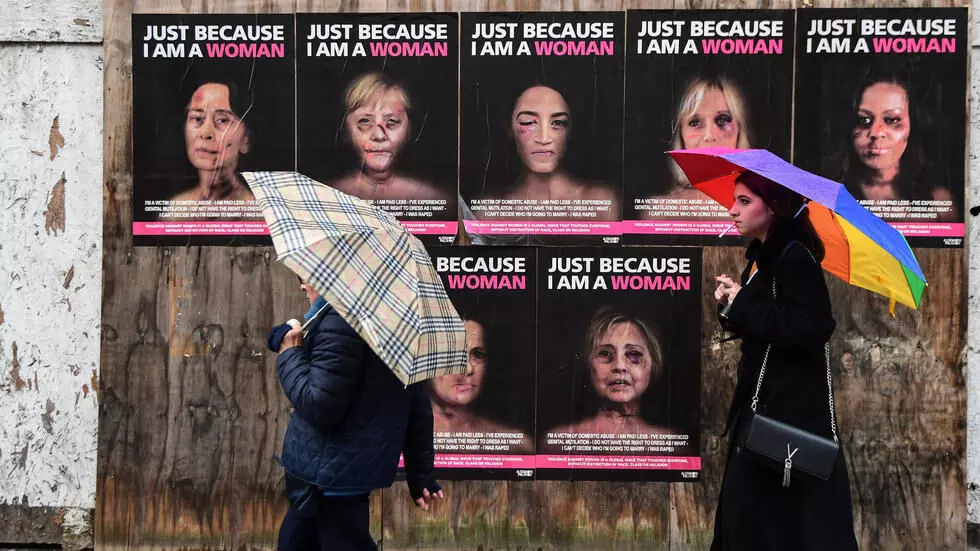 सोनिया गांधींच्या चेहऱ्यावर जखमा असलेले पोस्टर्स इटलीमध्ये
