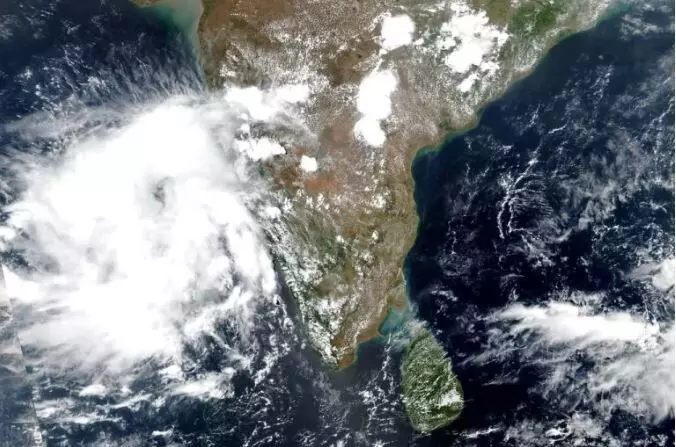 Cyclone Nisarg : ताशी ११० किमी वेगाने मुंबईला धडकणार