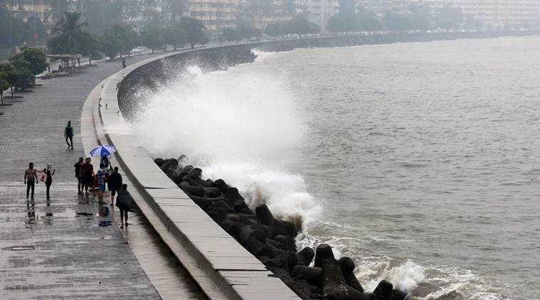 Mumbai Rain | मुबंईत पावसाची हजेरी, कोकण किनारपट्टीवर चक्रीवादळाचा इशारा